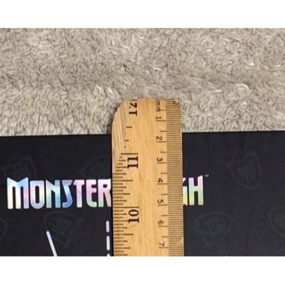 Monster High Fearbook Hardcover 2024 - Picture 12 of 13